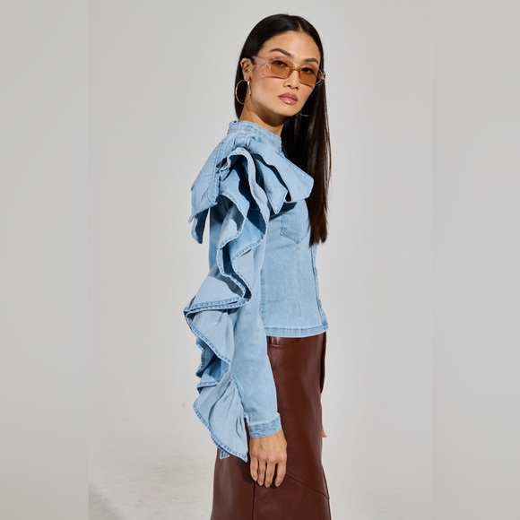AKIRA Ruffle Sleeve Denim Jacket Top Light Wash Size 1X NWT - Picture 3 of 5